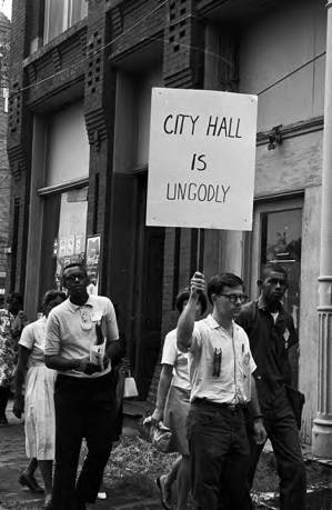 Participants in an SCLC civil rights march to the courthouse in Birmingham, Alabama.