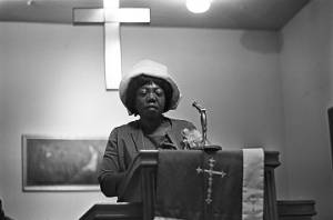 Idessa Williams speaking to an audience at Hall Street Baptist Church in Montgomery, Alabama.