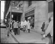 Picketers outside of the Penn Sheraton Hotel protesting Alabama Governor George Wallace's visit to Pittsburgh