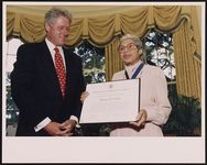 [Rosa Parks at the White House with President Bill Clinton after receiving the 1996 Presidential Medal of Freedom, Washington, D.C.] [graphic].