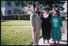 [Rosa Parks with the Redfern family and others, during California visit, 1998] [graphic].