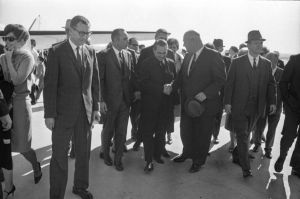 George Wallace arrives to campaign in Columbia
