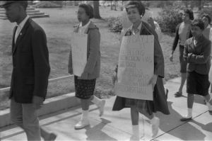 Civil rights marchers demonstrating at the State House grounds