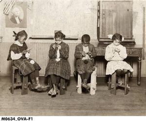 Four Children Crocheting, Indianapolis School #26